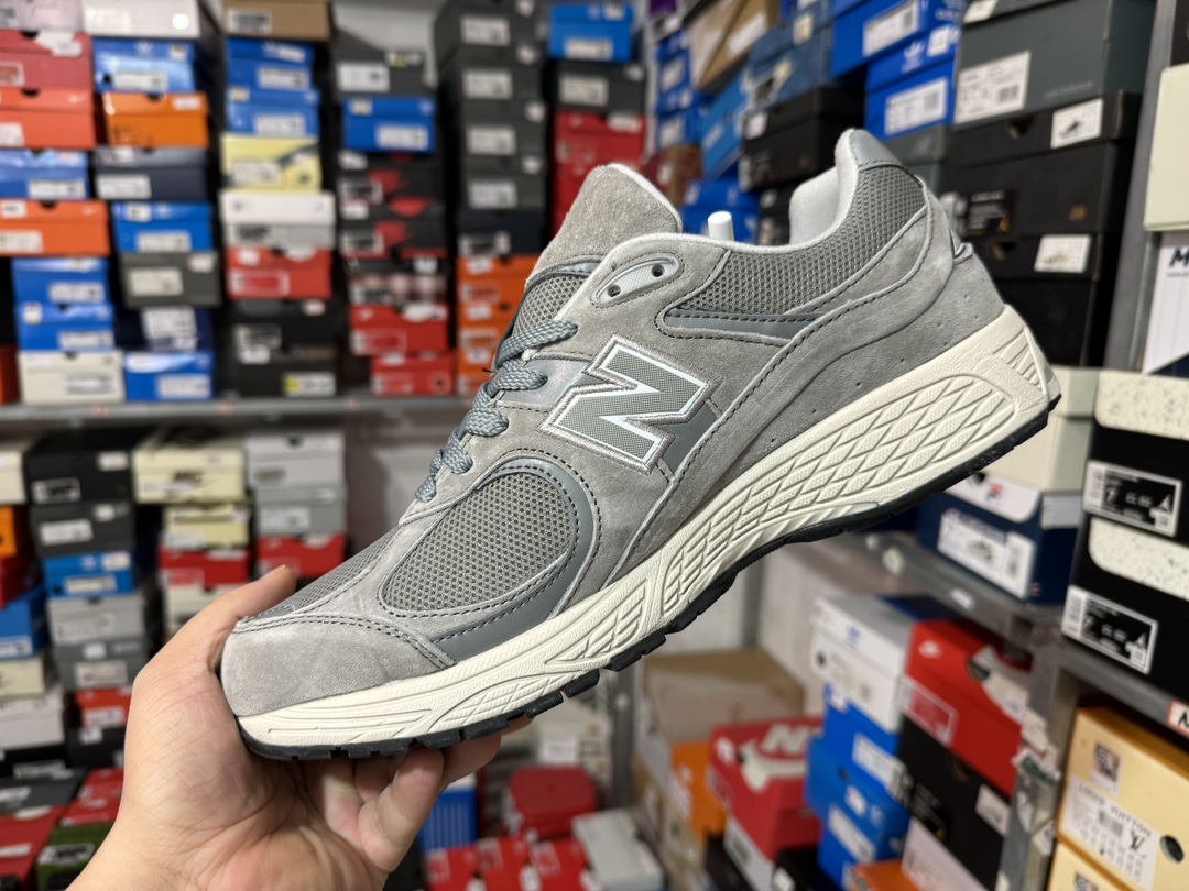 New Balance NB 2002R